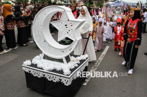 Ribuan Peserta Ramaikan Pawai Tarhib Ramadhan 1447 H