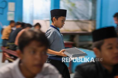 Alhamdulillah, Santri di Manokwari Buka Puasa dengan Paket MBG