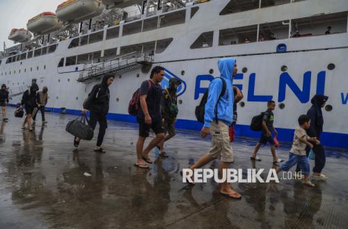 Gelombang Mudik Lebaran Mulai Terlihat di Pelabuhan Ahmad Yani Ternate