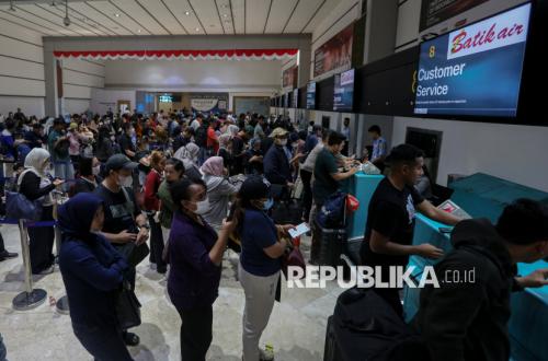 Pembatalan Penerbangan akibat Abu Anak Krakatau, Penumpang Bandara Soetta Antre Refund Tiket