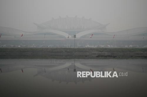 Terhalang Kabut Asap, Pesawat Menhut Raja Juli Gagal Mendarat di Pontianak