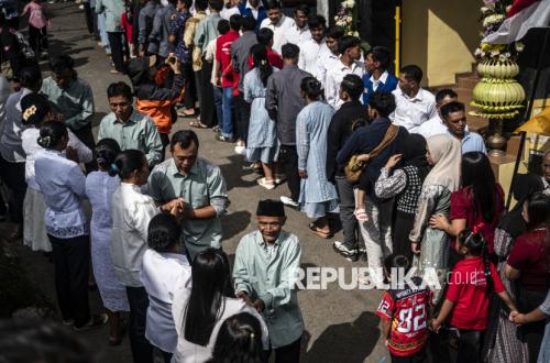 Indahnya Toleransi, Warga Lintas Agama Bersilaturahmi Saat Perayaan Waisak