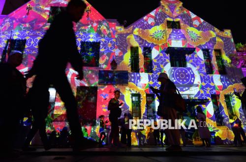 Menikmati Gemerlap Cahaya Jakarta Light Festival di Kota Tua