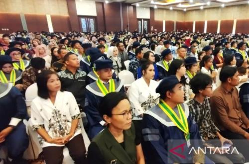 Wagub Kalteng Dorong 340 Wisudawan UMPR Jadi Wirausaha di Era AI