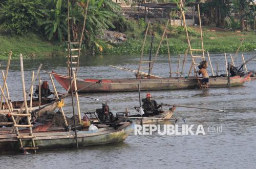 Menambang Pasir Brantas, Antara Nafkah Warga dan Ancaman Kerusakan Sungai