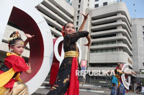 Hari Tari Sedunia, Puluhan Penari Tampil di Ruang Publik Bandung