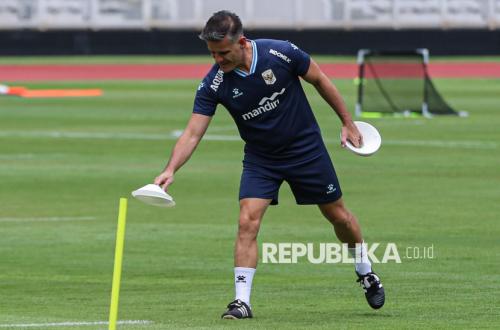 Herdman Antusias Sambut Laga Perdana Bersama Timnas, Berharap Dukungan Penuh Suporter di GBK