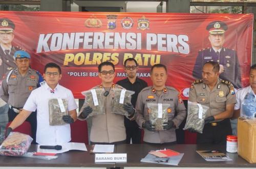 Polres Batu Ringkus Petani Beli Ganja 5 Kg via Medsos, Modus Kirim Paket Ekspedisi