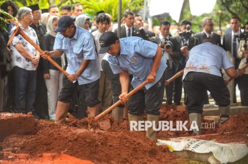 Ini Aturan Tegas Islam Soal Batas Kecepatan Mengubur Jenazah