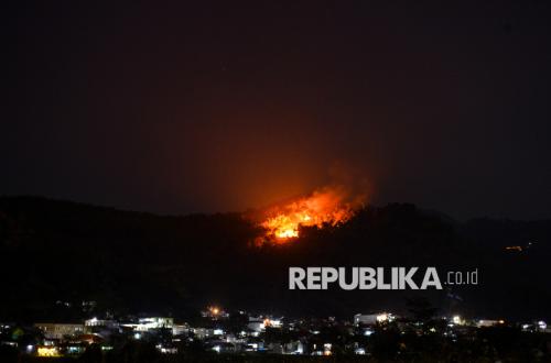Hutan Gunung Jati Terbakar, Api Berkobar hingga Malam Hari