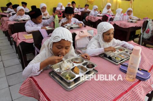Riset UI Ingatkan Risiko Sisa Makanan Terbuang dari MBG