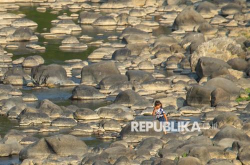 Sungai Tinalah Kulon Progo Menyusut, Warga Manfaatkan Jadi Wisata Alternatif