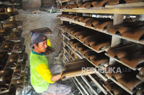 Dari Jatiwangi, Atap-Atap Itu Masih Bertahan