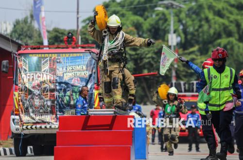 Petugas Damkar Adu Keterampilan dalam Jakarta Fire Fighter Challenge 2026