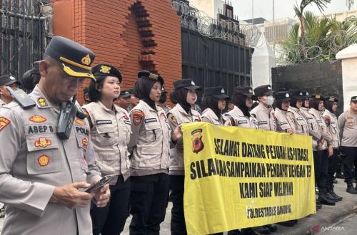 Polda Jabar Terapkan Pendekatan Humanis Kawal Unjuk Rasa di Bandung