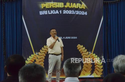 Umuh Minta Bobotoh Rayakan Kemenangan Persib Tanpa Flare di Stadion