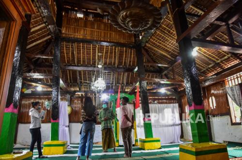 Masjid Tua Wapauwe Maluku: Punya Arsitektur Bak Puzzle, Terawat Berkat Rambu Adat