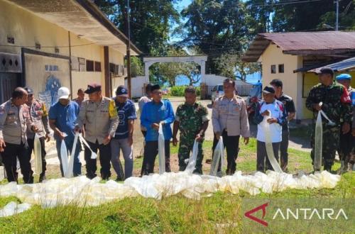 Polsek Salahutu Musnahkan 500 Liter Sopi Ilegal di Maluku Tengah