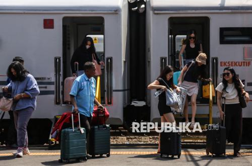 Long Weekend Iduladha, KAI Catat Penumpang Kereta Hampir Tembus 1 Juta