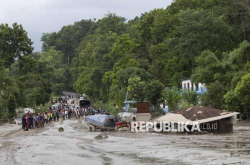Korban Jiwa Banjir Bandang Nepal-China Capai 919 orang, 4.800 Hilang