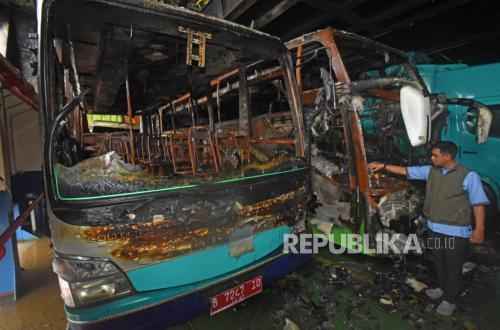 Truk Tangki Pembawa Solar Terbakar di Tol Cipali, Arus Lalu Lintas Tersendat