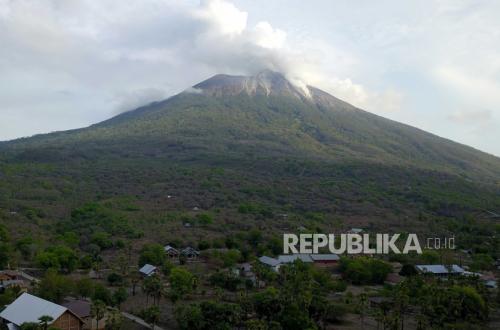 Ili Lewotolok Kembali Erupsi, Kolom Abu Tebal Membubung 700 Meter