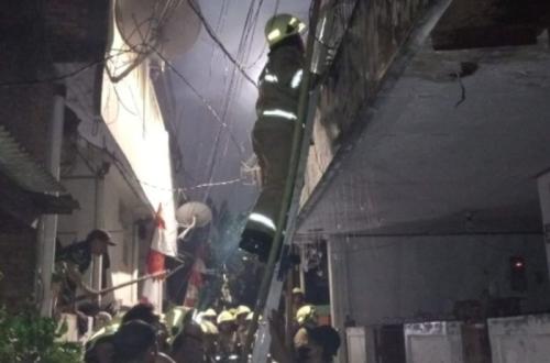 81 Personel Damkar Dikerahkan Padamkan Kebakaran Rumah di Kebayoran Baru