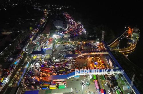Pelabuhan Gilimanuk Dipadati Antrean Kendaraan Pemudik