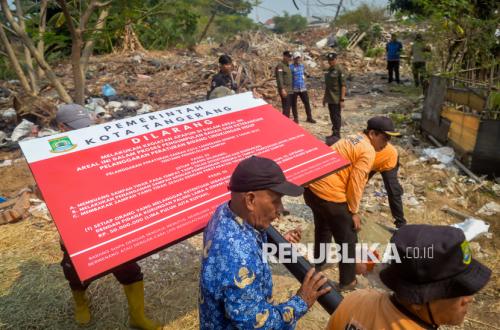 Langgar Lingkungan, Pemkot Tangerang Segel TPS Ilegal Seluas 8.000 Meter