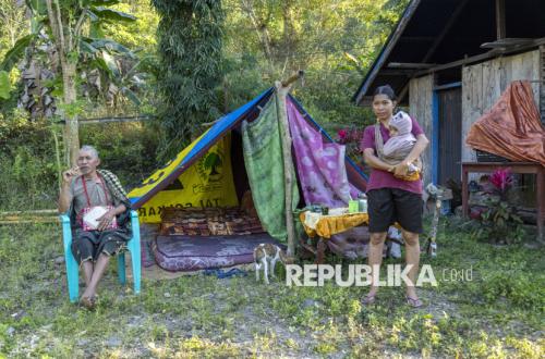 Di Bawah Tenda, Penyintas Gempa di Mbay Menunggu Bantuan