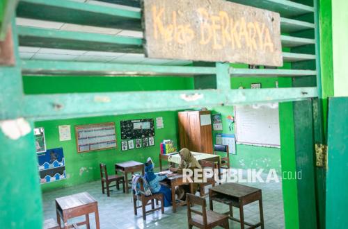 Hari Pertama Sekolah yang Sunyi, Potret Sekolah Negeri Kekurangan Murid