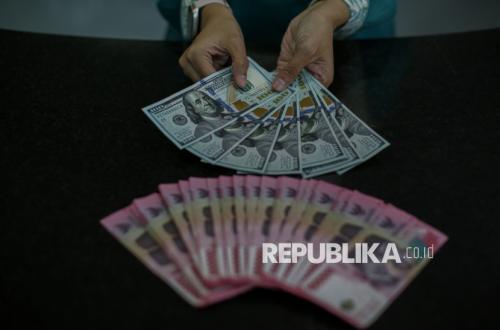Rupiah, Dolar, dan Pelajaran Demokrasi dari BJ Habibie