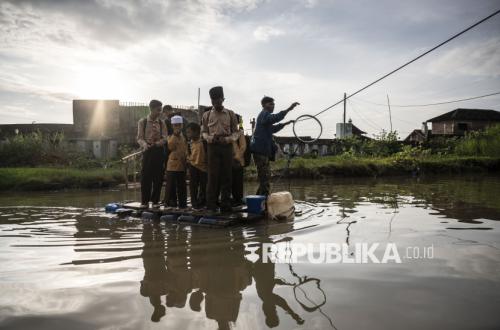 Warga Terisolasi, Ombudsman Kritik Proyek Jembatan Mangkrak di Tambaksari Semarang