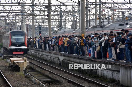 KAI Commuter Gunakan Satu Jalur Imbas Gangguan Commuter Line Bogor dan Tangerang