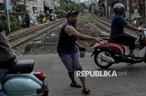 Gubernur Pramono Sebut Perlintasan Sebidang Kewenangan KAI