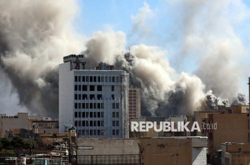 Iran Kembali Dihujani Serangan Udara Israel, Kepulan Asap Tebal Membumbung di Teheran