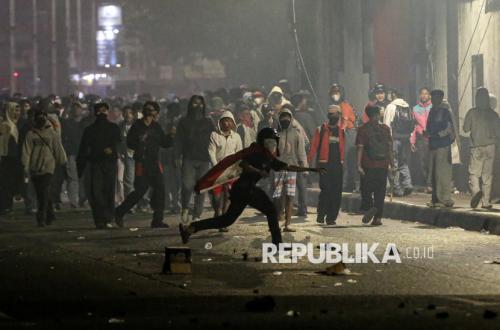 Massa Bersepeda Motor Plat Luar Jakarta Lakukan Provokasi di Pejompongan