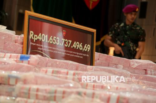 Kejagung Pamerkan Uang Rp401,6 Miliar Hasil Sitaan Kasus Korupsi Tata Kelola Nikel