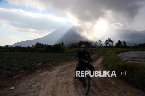 Gunung Sinabung Erupsi, Tinggi Kolom Abu Capai 3.500 Meter