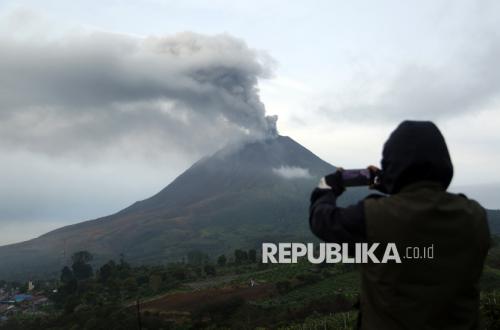 Sejumlah Gunung Api di Indonesia Erupsi Bersamaan, Ini Daftarnya