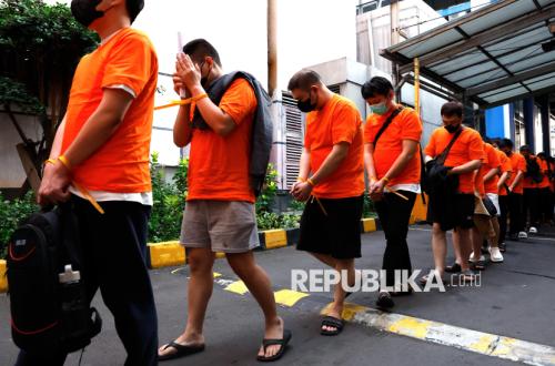 Polisi Tangkap 320 WNA Sindikat Judi Online di Hayam Wuruk, Terbanyak Warga Vietnam