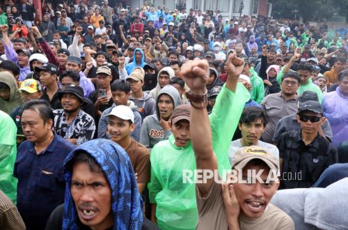 Massa Geruduk Kantor Pemkab Bogor, Minta Aktivitas Tambang Kembali Dibuka