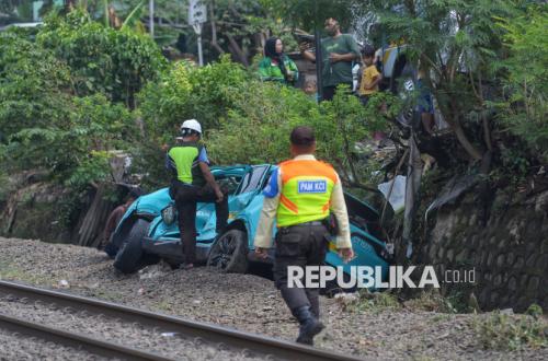 Sopir Taksi Green SM Diciduk Polisi Terkait Kecelakaan KRL di Stasiun Bekasi Timur