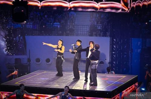 F-FOREVER Bawa Nostalgia di Konser Jakarta