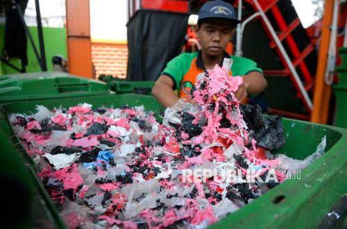 TPS 3R Tanah Sereal Jakbar Olah hingga 2 Ton Sampah per Hari