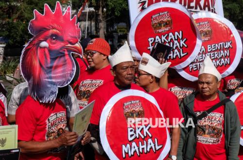Harga Pakan Melambung, Peternak Ayam di Solo Gelar Aksi Protes