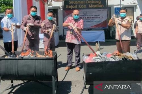 Kejari Madiun Musnahkan 1,1 Kilogram Sabu Sitaan