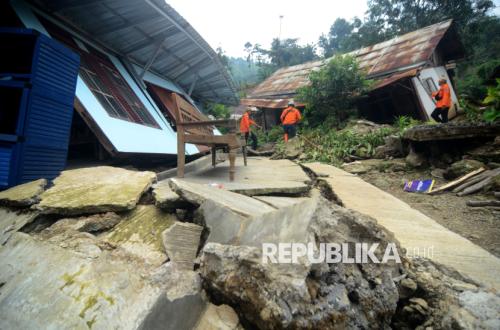 Tanah Bergerak Tegal Rusak 863 Rumah, 2.461 Pengungsi Tunggu Relokasi