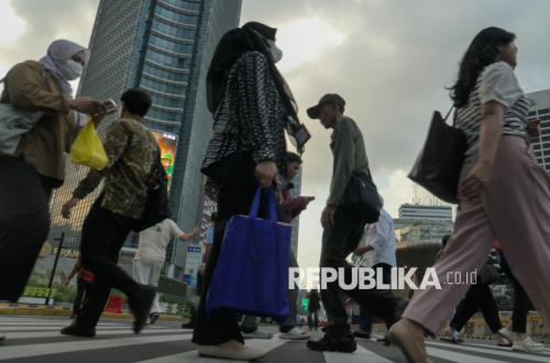 Jelang Rilis Pertumbuhan Ekonomi, Rupiah Tembus Rp17.405, IHSG Melemah