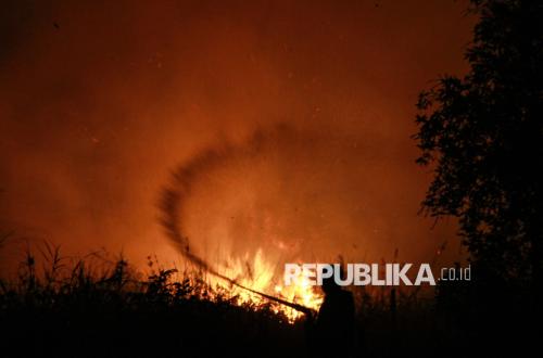 Bara di Lahan Gambut: Mengurai “Ekonomi Api” dan Mitos Penyebab Tunggal Karhutla